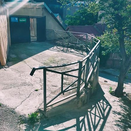 Your Hostel Tbilisi Luaran gambar